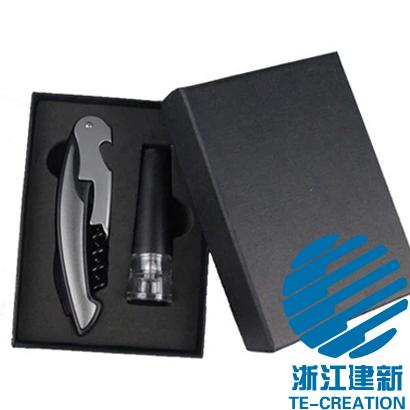TC-B035    wine gift set ,gift box (card) with 2-pcs wine accessories