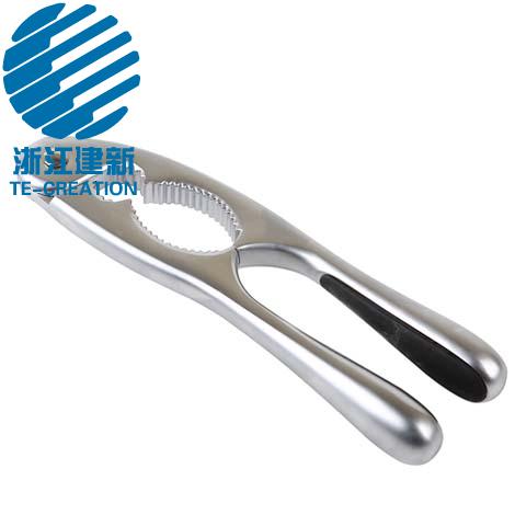 TC-KN1631  Nut Cracker Tool Pecan Walnut Piler Opener with Non-slip Handle High quality Manual Kitchen Gadgets Zinc Alloy Nut Cracker